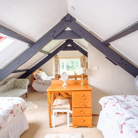 Lakeside Cottage คาร์มาเทน ภายนอก รูปภาพ