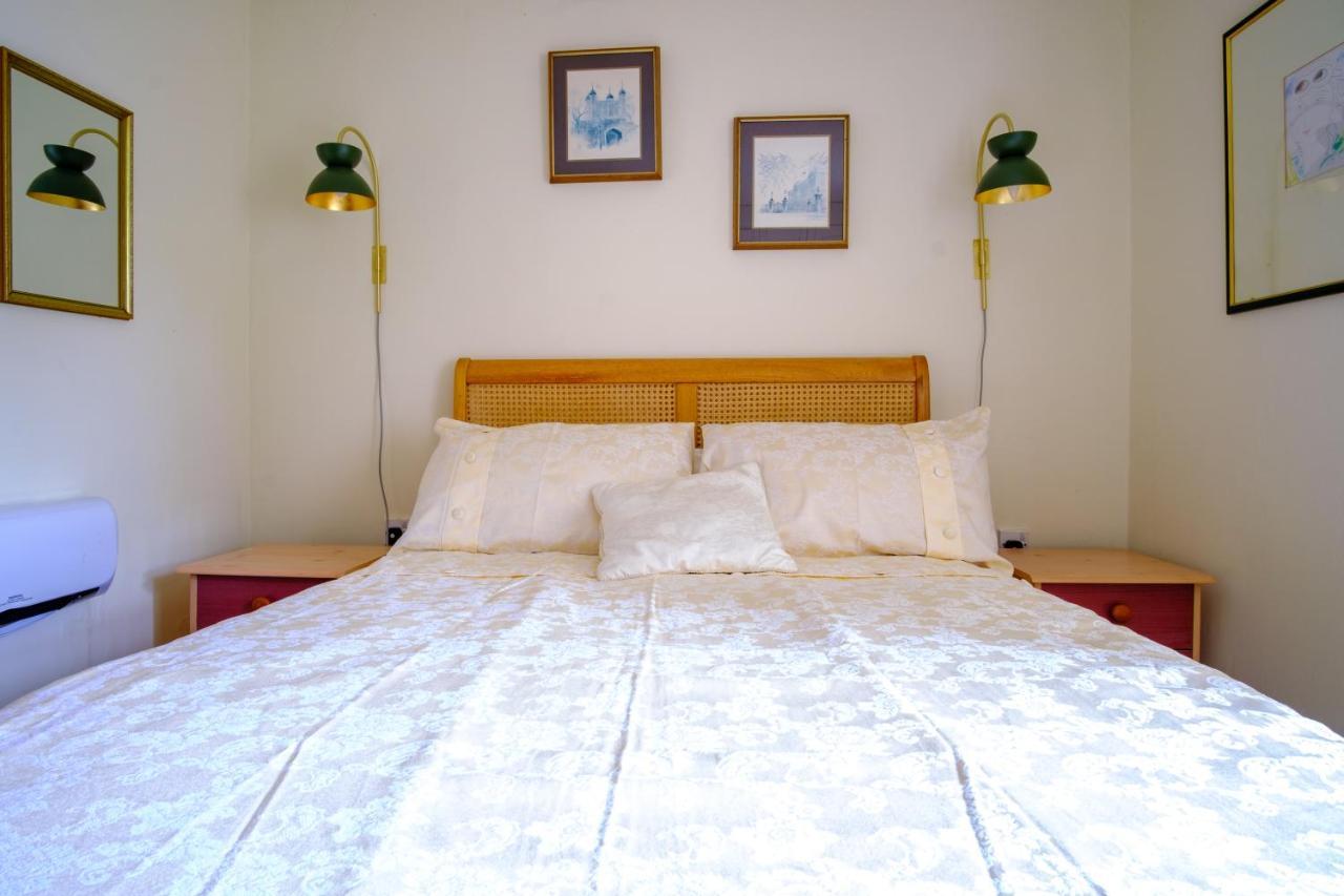 Lakeside Cottage คาร์มาเทน ภายนอก รูปภาพ